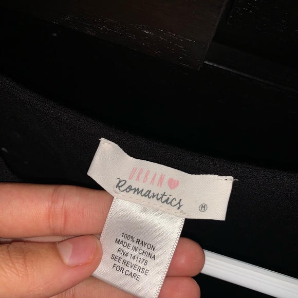 Woman’s button up blouse - Picture 2 of 2